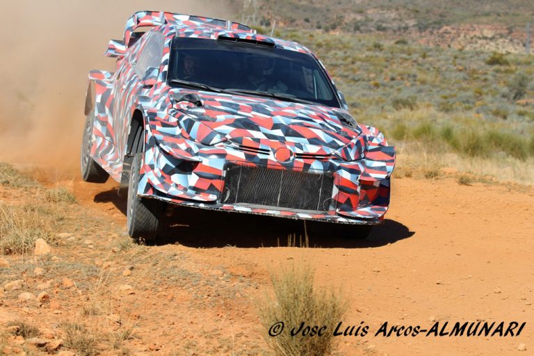 Primo test su terra per la Yaris WRC 2021 (VIDEO)