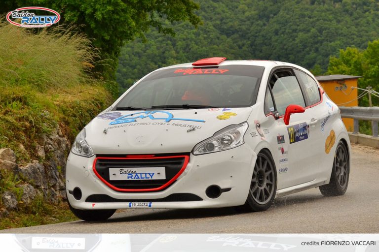 Tre 208 R2 puntano alla vetta del Dolomiti