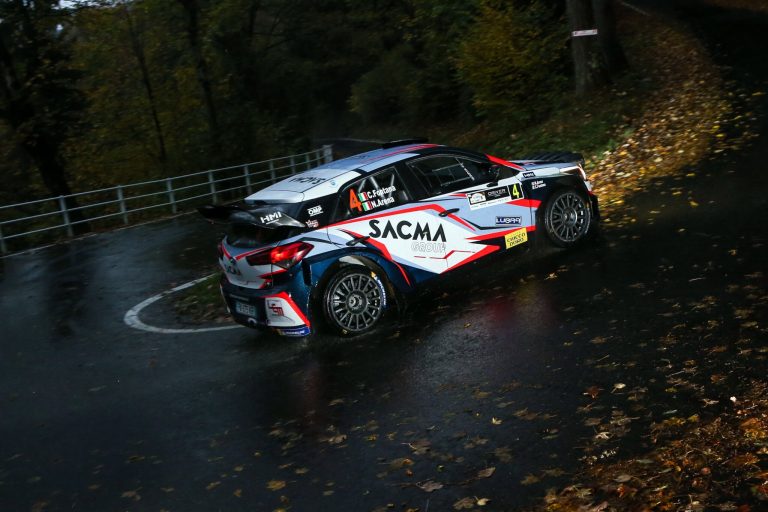 Fontana davanti al Rally di Como