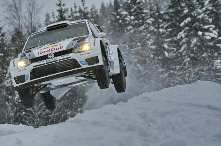 Svezia, PS23: Nuova tripletta per Volkswagen, Foratura per Neuville