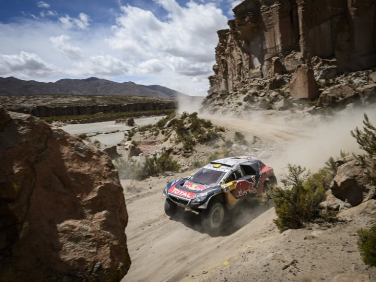 Dakar, 4^ tappa: Peugeot mostra i muscoli e piazza una tripletta