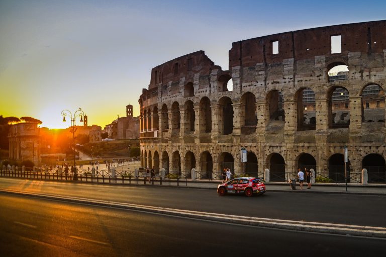 La cerimonia di partenza al Colosseo aprirà domani il Rally di Roma Capitale