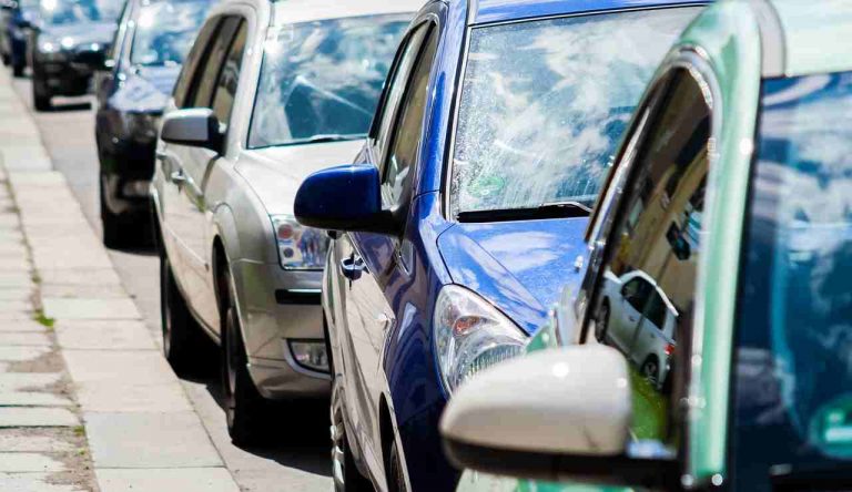 Auto nel traffico (Pixabay foto) - www.rally.it