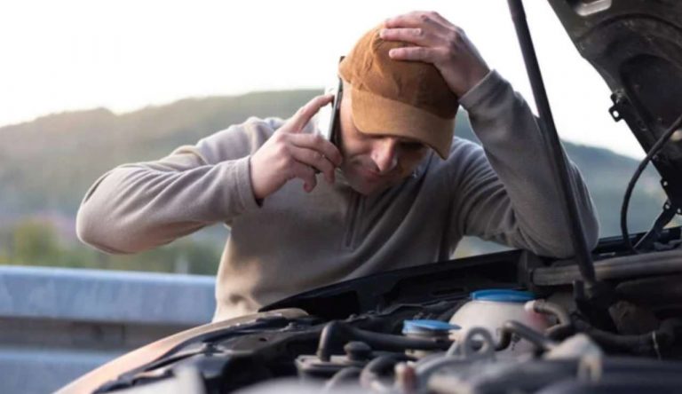 Guasto e uomo arrabbiato (Depositphotos foto) - www.rally.it