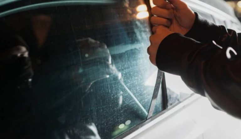 Rapido furto d'auto (Depositphotos foto) - www.rally.it