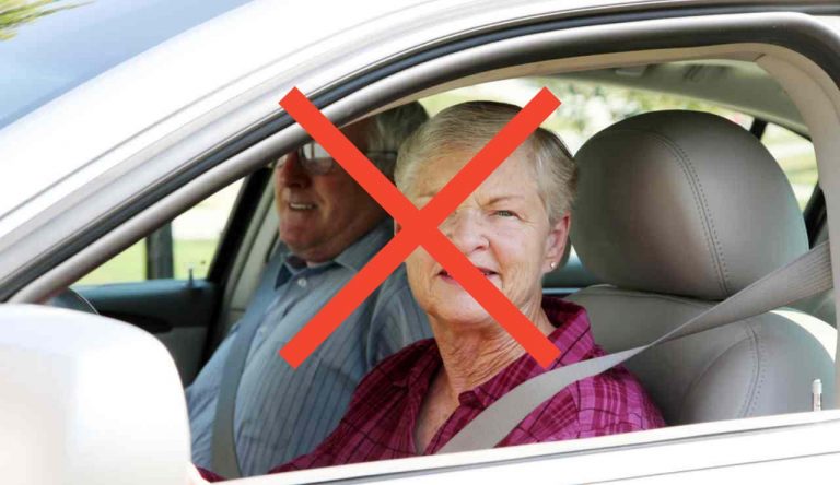 Anziani alla guida (Depositphotos foto) - www.rally.it