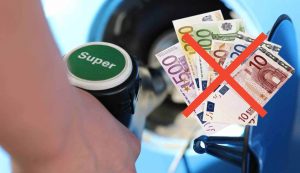 Benzina e niente soldi (Pixabay foto) - www.rally.it