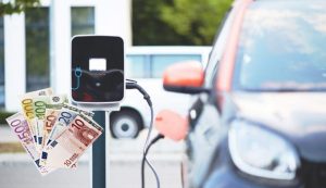 Auto elettrica e incentivi (Pixabay foto) - www.rally.it