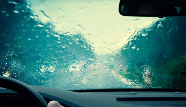 Pioggia e guida (Depositphotos foto) - www.rally.it