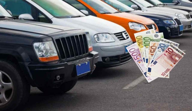 Auto parcheggiate e soldi (Depositphotos foto) - www.rally.it