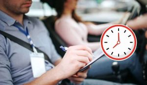 Istruttore di guida e tempo (Depositphotos foto) - www.rally.it